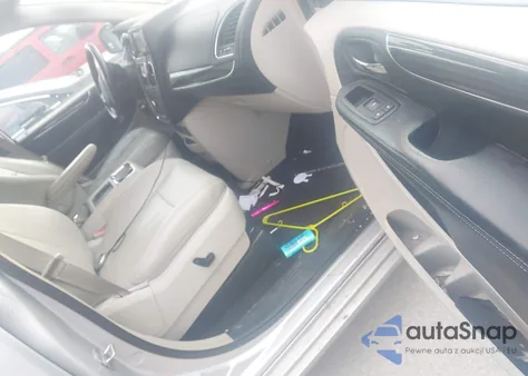 2011 Chrysler Town & Country Touring-L из США, поврежденный, VIN 2A4RR8DG1BR694753